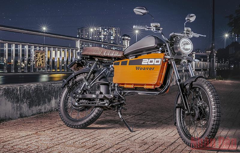 Xe máy điện “Made in Vietnam” Weaver 200 có thể đi được quãng đường 200km với 1 lần sạc đầy pin sau 3 giờ. 
