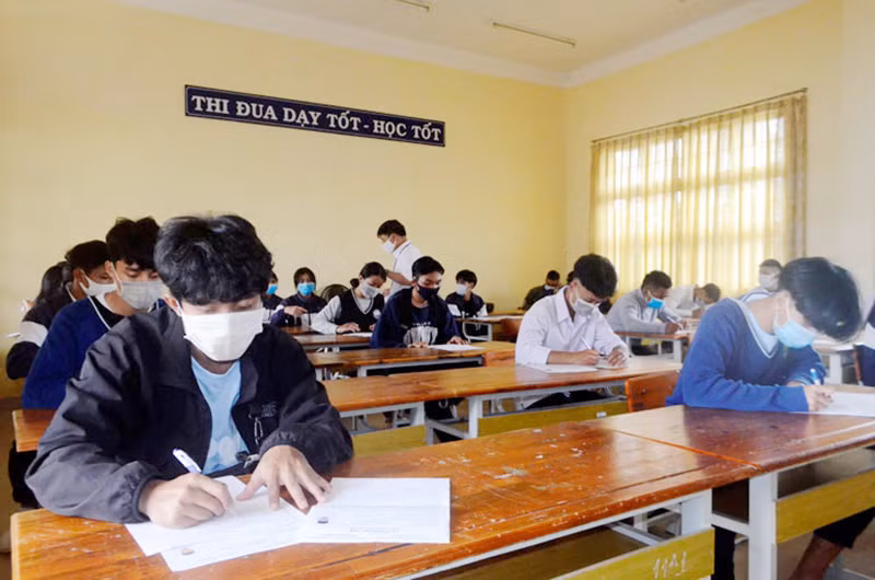 Lâm Đồng đồng ý tổ chức cho học sinh tiếp tục thi hoàn thành các môn học kỳ 2 và thực hiện nghiêm các biện pháp phòng, chống dịch.