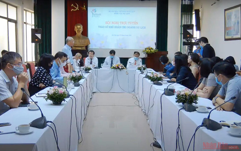 Điểm cầu Hà Nội tại Hội nghị trực tuyến "Tháo gỡ khó khăn cho ngành du lịch" chiều 7-8 (Ảnh: T.LINH)