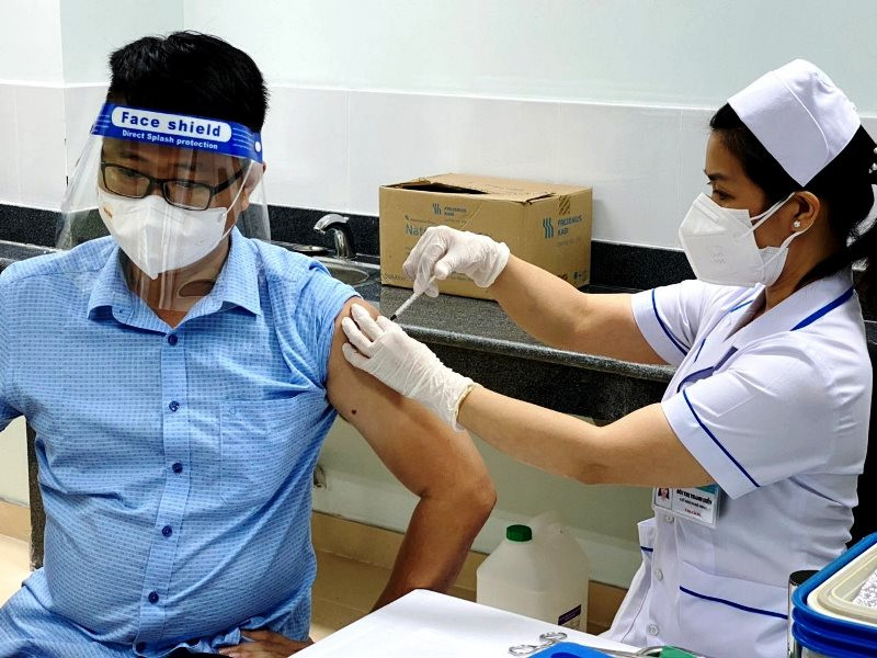 Tiêm vaccine phòng Covid-19 cho người dân TP Vũng Tàu (Bà Rịa-Vũng Tàu).