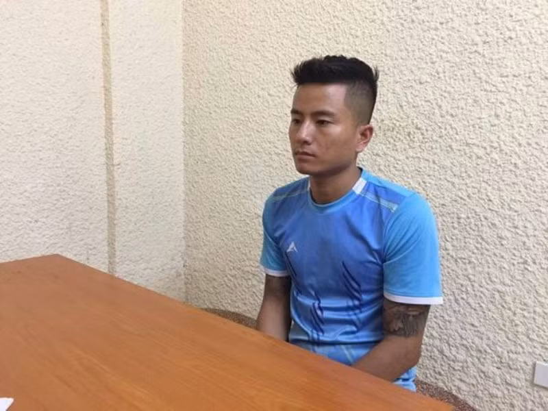 Đối tượng trộm tiệm vàng tại cơ quan điều tra. 