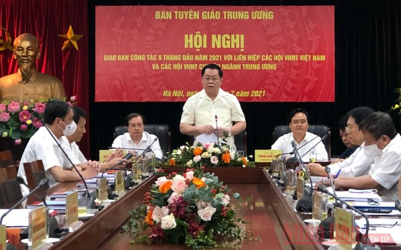Đồng chí Nguyễn Trọng Nghĩa, Bí thư Trung ương Đảng, Trưởng Ban Tuyên giáo Trung ương phát biểu kết luận Hội nghị.
