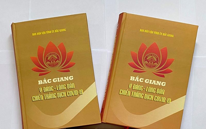 Ảnh cuốn sách “Bắc Giang: Ý Đảng lòng dân chiến thắng dịch Covid-19”.