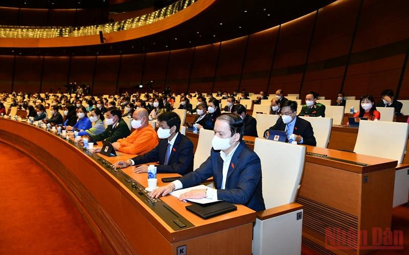 Đại biểu Quốc hội biểu quyết thông qua Nghị quyết về phân bổ ngân sách trung ương năm 2022.