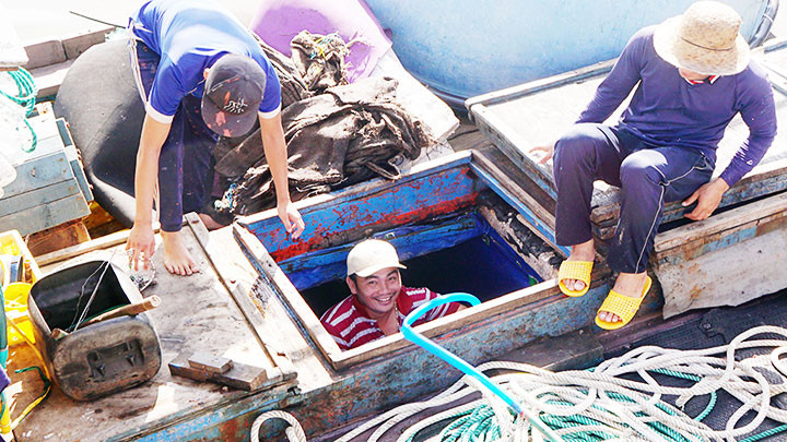 Niềm vui khi tàu cập bến.