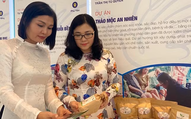Ảnh minh họa: Gian trưng bày sản phẩm Thảo mộc An Nhiên (Đà Nẵng) tại cuộc thi Phụ nữ khởi nghiệp toàn quốc được tổ chức tại Hà Nội. (Nguồn: Báo Phụ nữ Việt Nam)