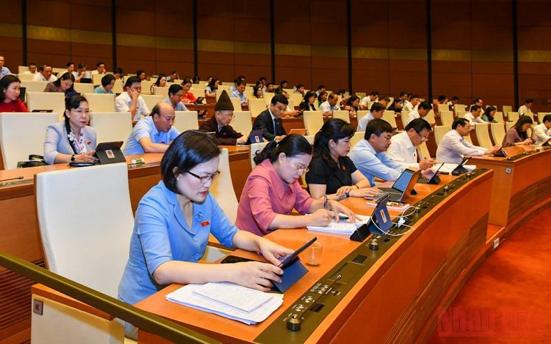 Các đại biểu Quốc hội tham gia thảo luận tại hội trường ngày 3/6. (Ảnh: LINH KHOA)