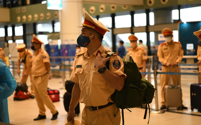 Gần 40 cán bộ, chiến sĩ thuộc Cục Cảnh sát giao thông (Bộ Công an) lên đường thực hiện nhiệm vụ phòng, chống dịch TP Hồ Chí Minh.