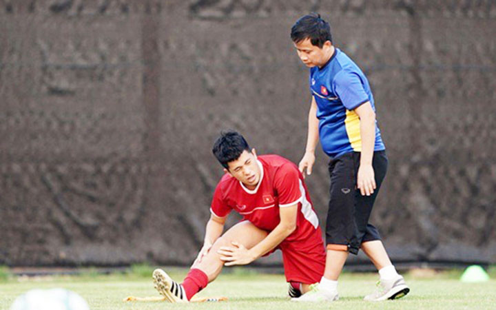 Đình Trọng mặc dù mới trải qua bảy tháng sau phẫu thuật vẫn phải thi đấu.