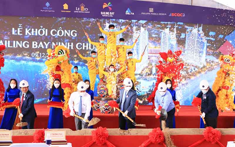 Các đồng chí lãnh đạo tỉnh Ninh Thuận và chủ đầu tư khởi công dự án.