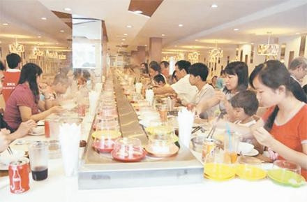 Phiếu mua chung giảm giá tại các nhà hàng lẩu băng chuyền được nhiều người đăng ký.