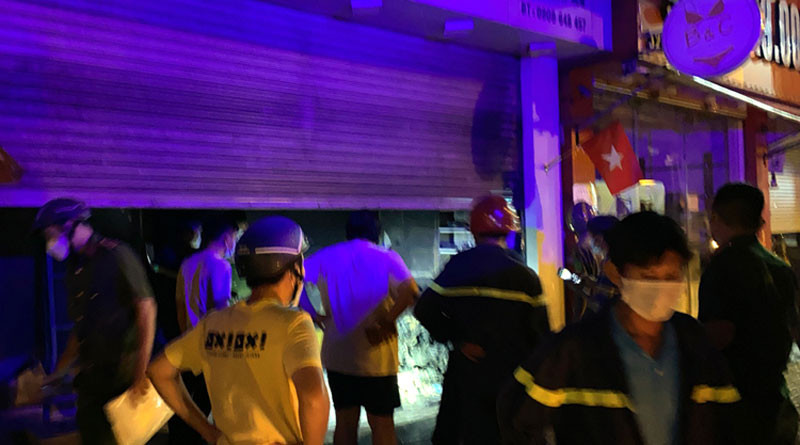 Công an TP Thủ Đức khám nghiệm hiện trường vụ cháy. (Ảnh: Phòng cháy chữa cháy)