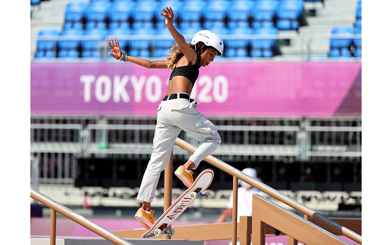 Rayssa Leal tranh tài tại Olympic Tokyo 2020. Ảnh: Reuters