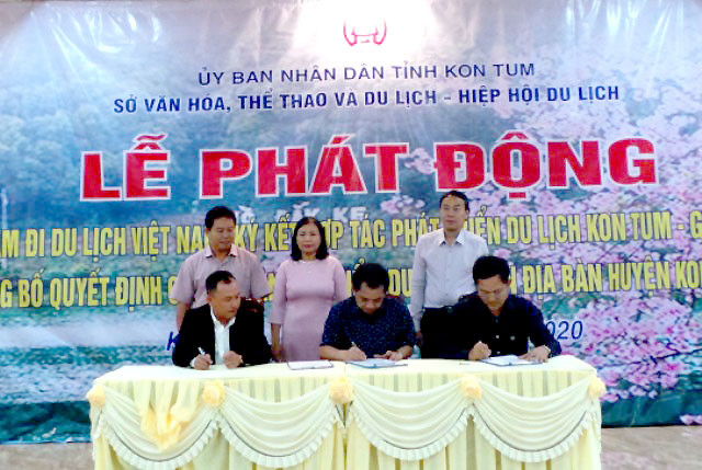 Hiệp hội Du lịch ba tỉnh Kon Tum, Gia Lai và Bình Định ký Biên bản thỏa thuận hợp tác phát triển du lịch.