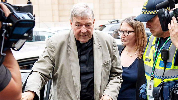 Hồng y George Pell bị tuyên sáu năm tù giam vì vụ lạm dụng hai lễ sinh 13 tuổi. Ảnh: AFP