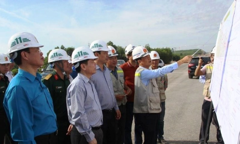 Bộ trưởng GTVT Nguyễn Văn Thể thị sát cao tốc Cam Lộ - La Sơn.