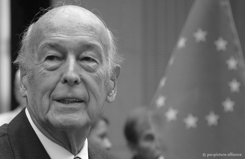 Ông Valéry Giscard d'Estaing. 