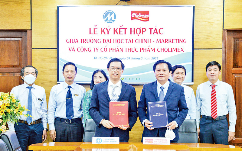 Trường đại học Tài chính-Marketing thường xuyên thực hiện các ký kết hợp tác nhằm mở rộng cơ hội trải nghiệm thực tế tại các doanh nghiệp, tập đoàn lớn cho sinh viên.