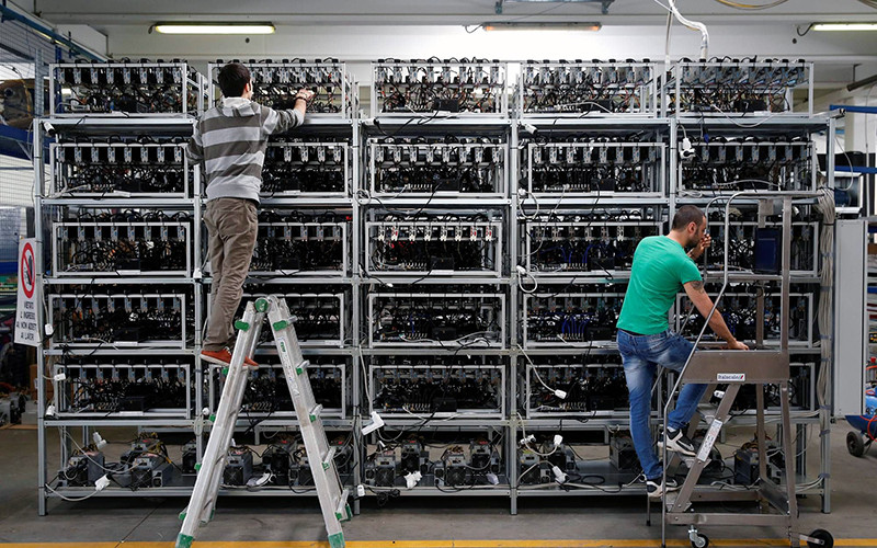 Một cơ sở khai thác tiền mã hóa bitcoin tại Italia. (Ảnh REUTERS) 