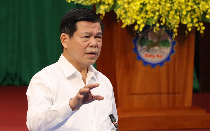 Bí thư Tỉnh ủy Đồng Nai Nguyễn Hồng Lĩnh trả lời các câu hỏi của người lao động tại buổi đối thoại.