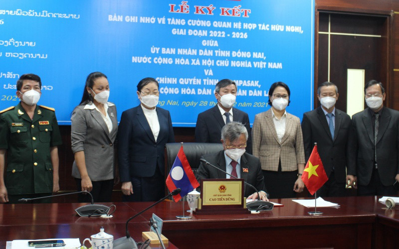 Ký kết Bản ghi nhớ về tăng cường quan hệ hợp tác hữu nghị giữa tỉnh Đồng Nai và tỉnh Champasak, giai đoạn 2022-2026.