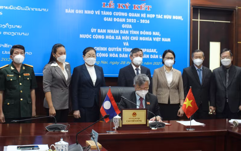 Ký kết Bản ghi nhớ về tăng cường quan hệ hợp tác hữu nghị giữa tỉnh Đồng Nai và tỉnh Champasak, giai đoạn 2022-2026.