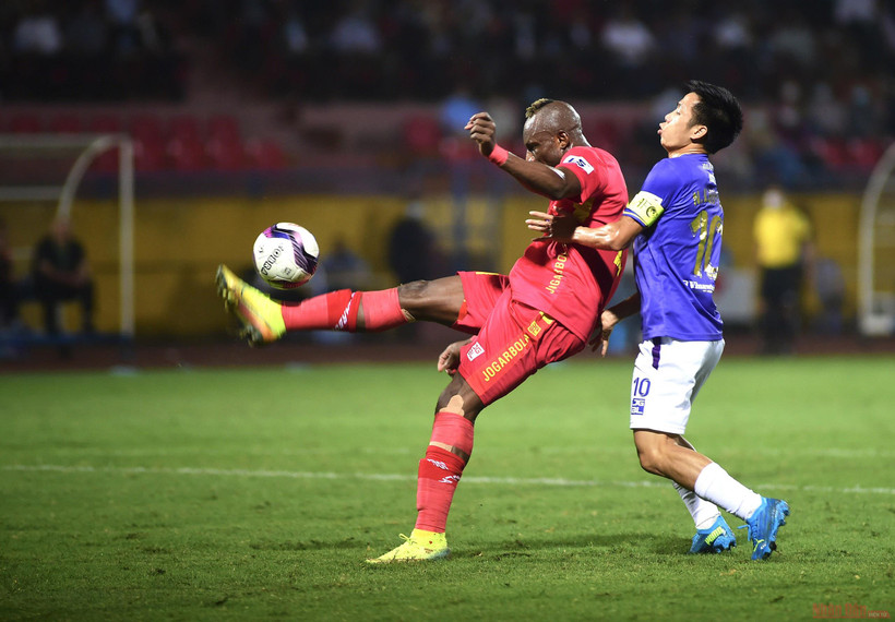 Hà Nội tiếp tục đà thăng hoa khi giành được chiến thắng thứ hai. 