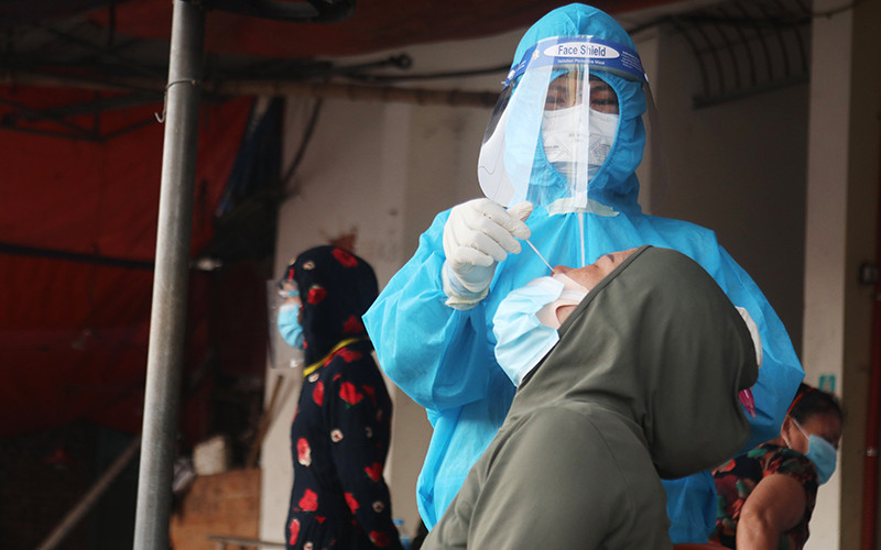 Tiểu thương chợ đầu mối tại Vinh sẽ phải xét nghiệm PCR mỗi tuần một lần theo nhóm.