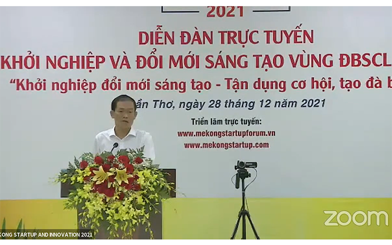 Lãnh đạo Sở Khoa học và Công nghệ thành phố Cần Thơ phát biểu khai mạc Diễn đàn.