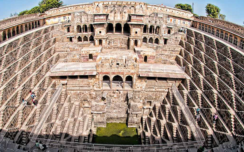 Giếng bậc thang Chand Baori (Ảnh: Jaipur Tourism)