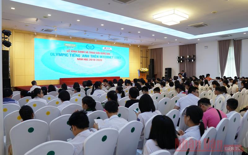 Lễ vinh danh và trao giải cuộc thi Olympic Tiếng Anh trên internet (IOE) 