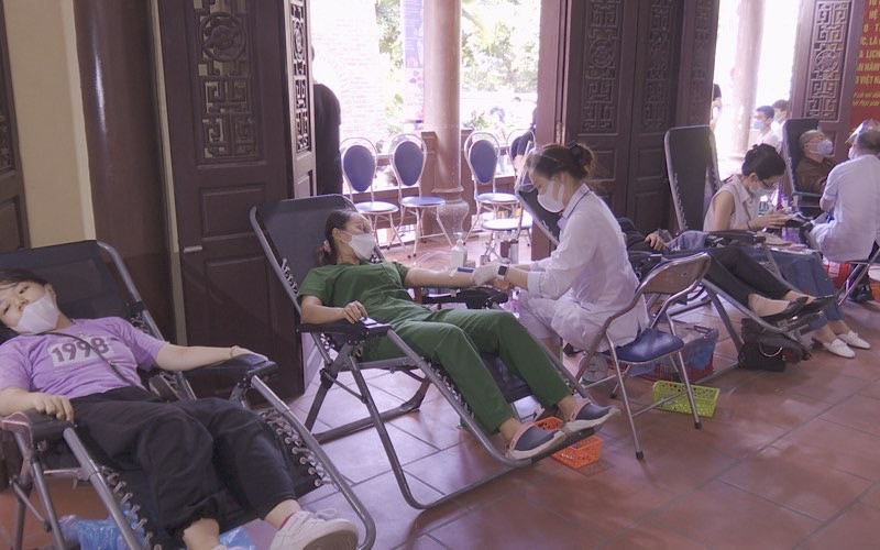 Các tình nguyện viên tham gia hiến máu