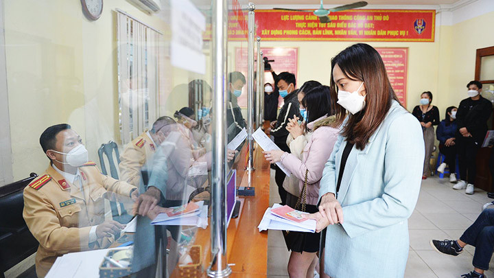 Chủ phương tiện nên đăng ký các thủ tục trực tuyến để hạn chế tập trung đông người.