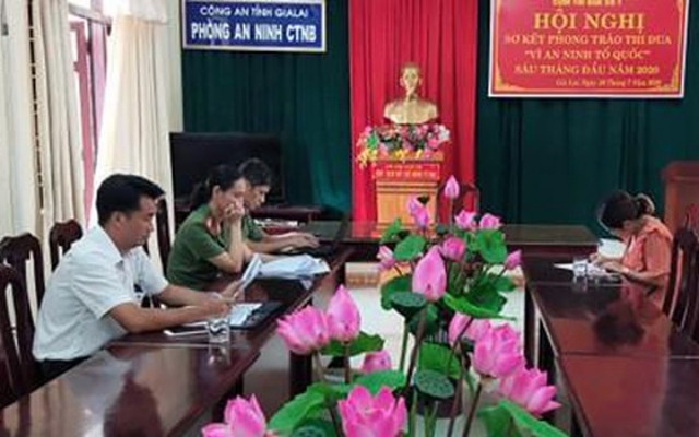 Bà V. phải viết cam kết vì đưa thông tin sai sự thật về dịch Covid-19 (Ảnh: CA cung cấp)