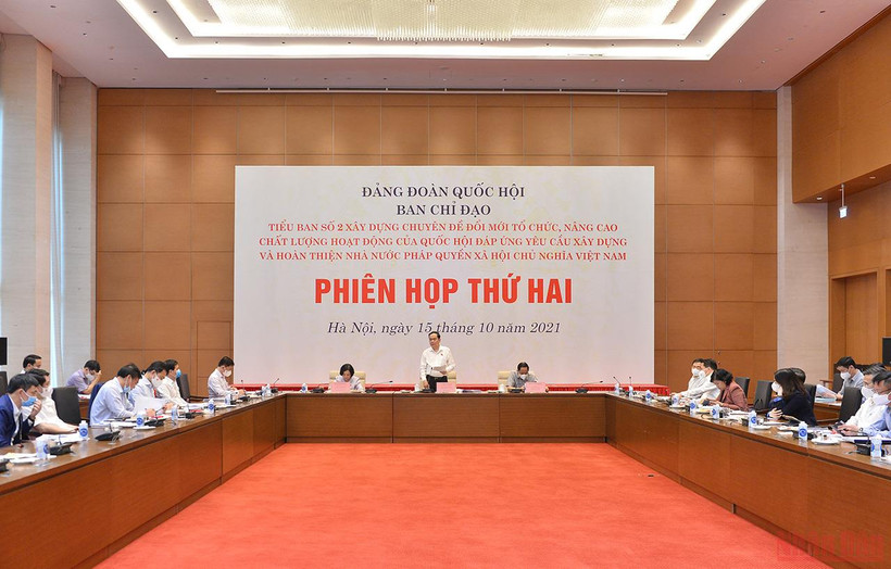 Quang cảnh buổi họp. 