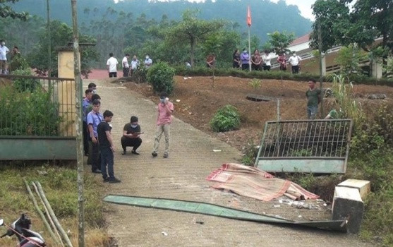 Hiện trường vụ sập cổng trường ở Văn Bàn, Lào Cai (Ảnh: Báo Giao thông)