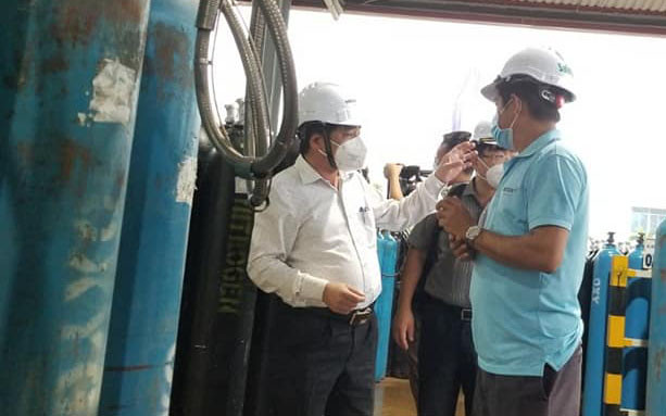 Bộ Y tế rà soát năng lực cung ứng ô-xy y tế, bảo đảm không để thiếu ô-xy y tế phục vụ điều trị. 