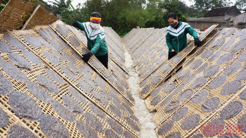 Bánh đa vừng Nguyên Lâm (Kỳ Anh) kế thừa phương thức truyền thống nên giữ được hương vị riêng.