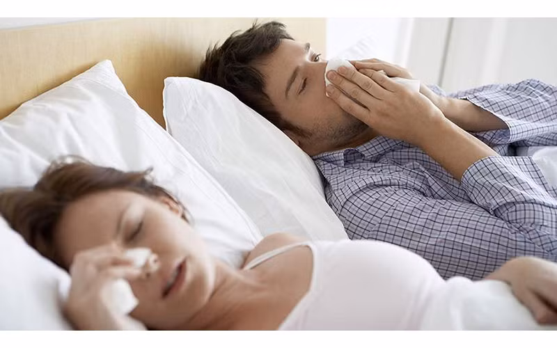 Ảnh minh hoạt: Chủng Omicron làm thay đổi các triệu chứng chính của Covid-19 (Nguồn: Izvestia)