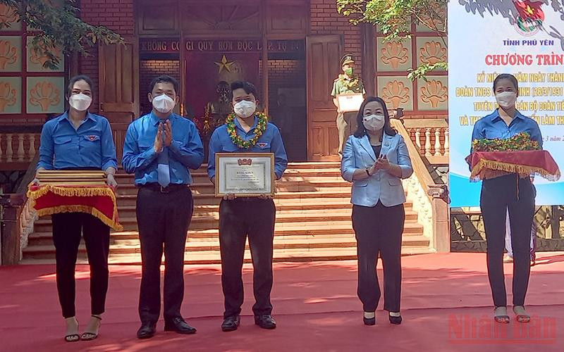 Tuyên dương Đoàn viên, Thanh niên tiên tiến làm theo lời Bác.