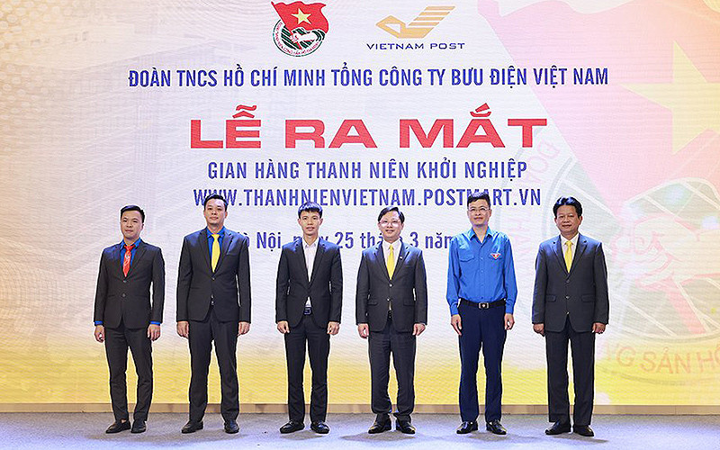 Đại diện Trung ương Đoàn, Tổng công ty Vietnam Post tại buổi Lễ ra mắt “Gian hàng thanh niên khởi nghiệp trên sàn thương mại điện tử thanhnienvietnam.postmart.vn”.