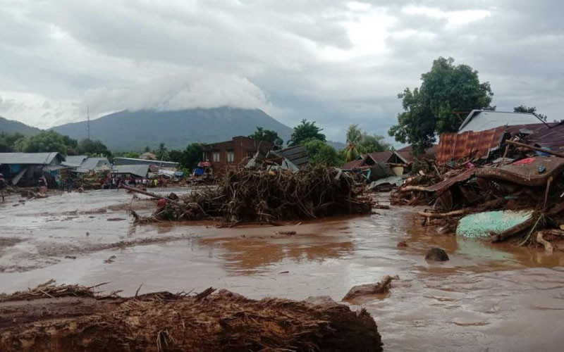 Khung cảnh hoang tàn tại Đông Flores, Đông Nusa Tenggara, Indonesia, ngày 4-4. (Ảnh: Antara)