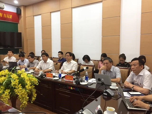 Các thành viên Tiểu ban Điều trị, Hội đồng chuyên môn các bệnh truyền nhiễm đã hội chẩn công tác điều trị bệnh nhân Covid-19 nặng.