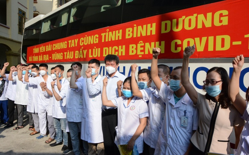 Chủ tịch UBND tỉnh Yên Bái Trần Huy Tuấn cùng thể hiện quyết tâm phòng, chống dịch.