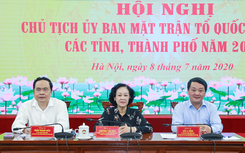 Các đồng chí chủ trì hội nghị. Ảnh: Quang Vinh.