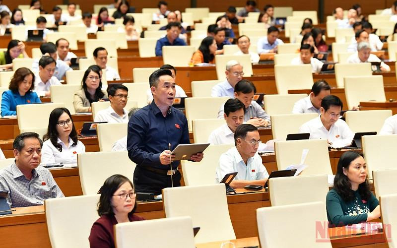 Đại biểu Quốc hội thảo luận ở hội trường về dự án Luật Phòng, chống bạo lực gia đình (sửa đổi) chiều 14/6. (Ảnh: THỦY NGUYÊN)