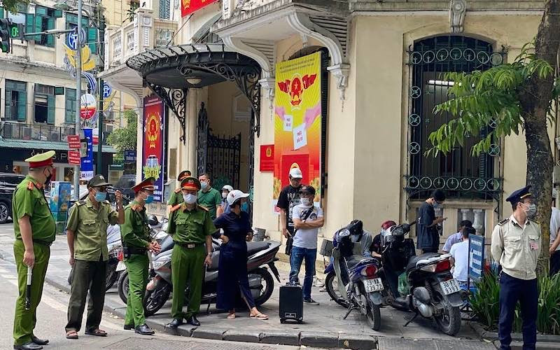 Hà Nội phạt hơn 100 triệu đồng về không đeo khẩu trang nơi công cộng