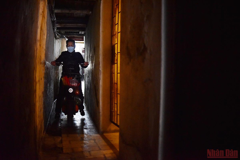 Những con ngõ siêu nhỏ trong lòng phố cổ sầm uất