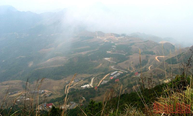 Toàn bộ khu du lịch Mẫu Sơn, Lộc Bình (Lạng Sơn) chìm trong giá lạnh.