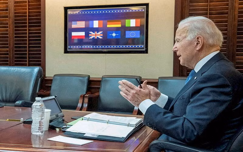 Tổng thống Mỹ Joe Biden họp trực tuyến với các nhà lãnh đạo châu Âu về tình hình Ukraine. (Nguồn: Atalayar)